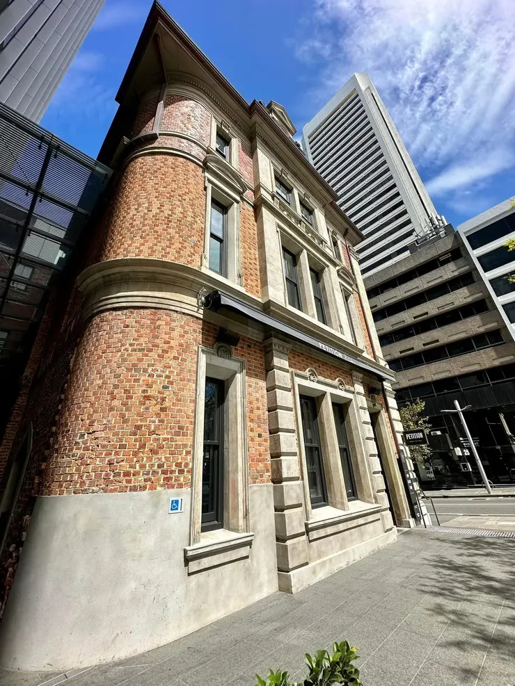 我們吃飯的餐廳在市政廳裏