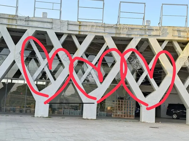 首先…是他們標示出來…然後當天我有剪頭髮，變成三千煩惱絲沒了