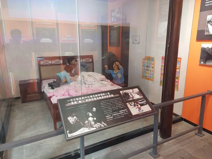 總統府內江蘇禁毒展覽館的毒品危害示意