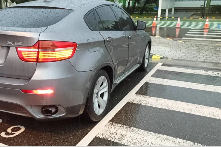 停車場設置要可慮水泥舖面/劃位/照明/排水/消防/圍籬/車流分離等等問題