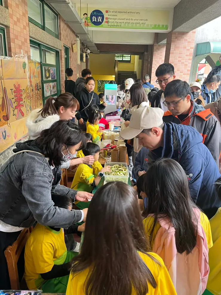 當天人真的很多,走廊擠得水洩不通!