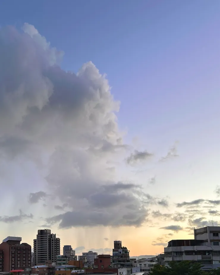 只有烏雲下方有雨耶！