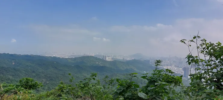 好漢坡中途遠眺半屏山