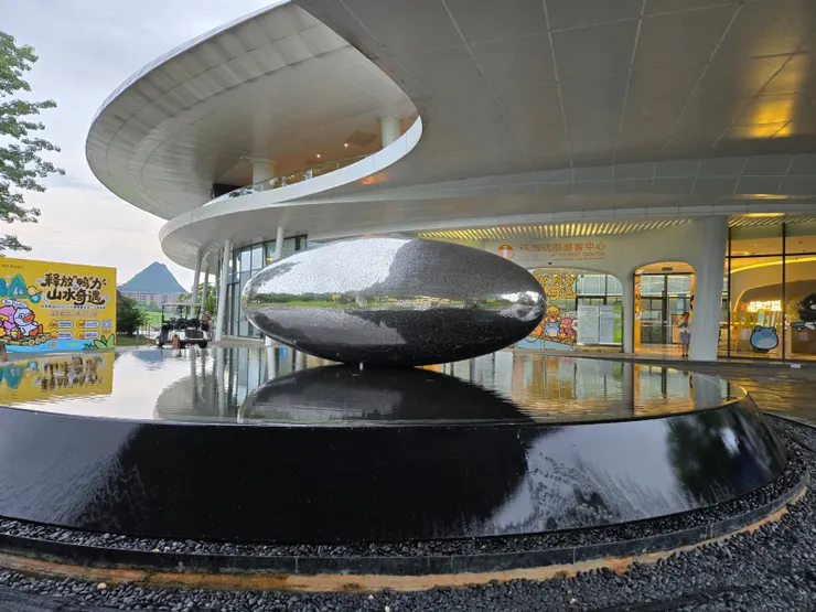 這是正門。桂海晴嵐會不定期舉辦一些藝術活動，我去的時候剛巧有B.Duck 的活動～