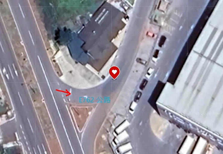 我訂的住宿就在 E762公路旁