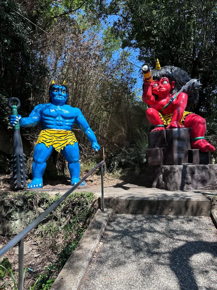 準備去打鬼了, 一開始就有鬼守衛在入口 