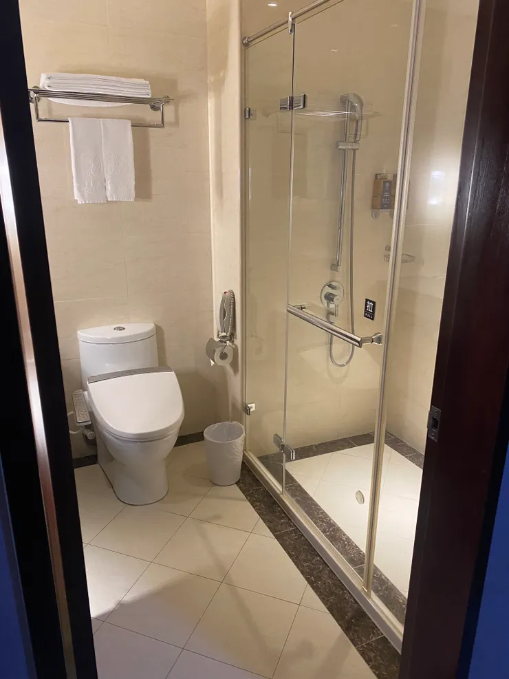 免治馬桶和乾溼分離浴室