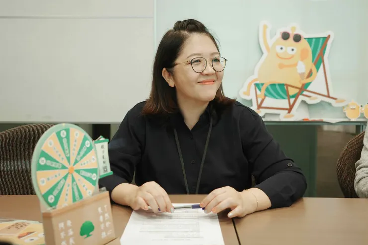 客服襄理劉核螢