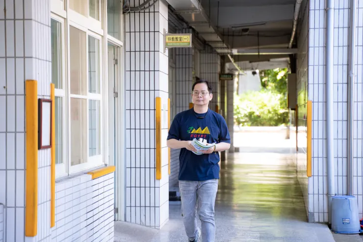 執教逾廿年，郭肈盛桃李滿天下。