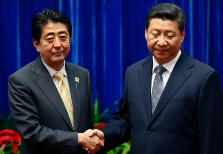 安倍晉三與習近平在2014年見面時，臭臉相對，已預示美中關係將快速走下坡!