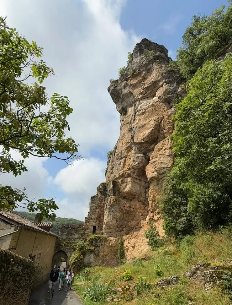 卑微，在這𥚃常常不自覺地抬頭，然後發覺自己的渺小