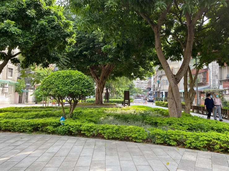 帶狀公園「瑠公圳公園」