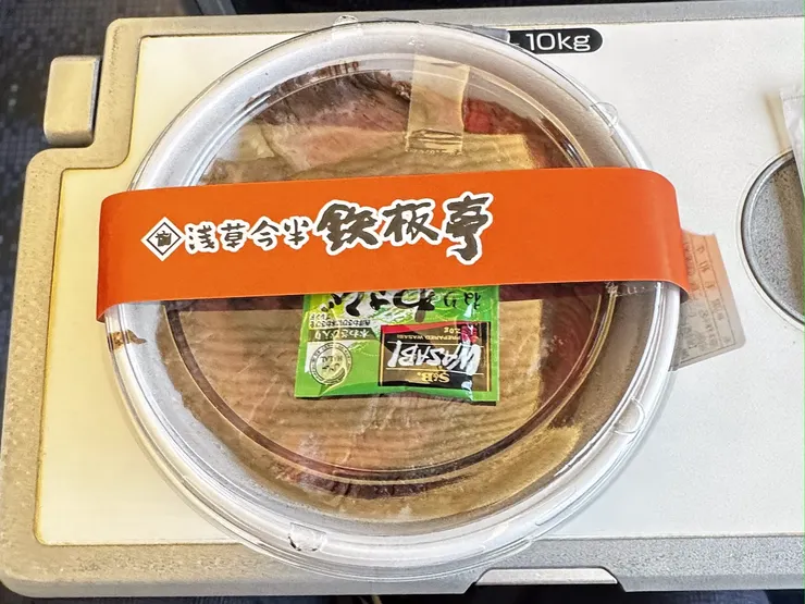 不敢拍檔攤，留下有包裝紙的丼飯