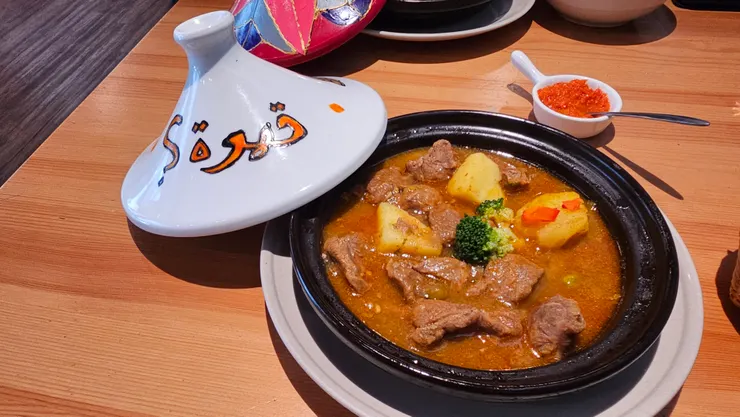 這是羊肉塔吉鍋!羊肉超級軟嫩!超好吃!