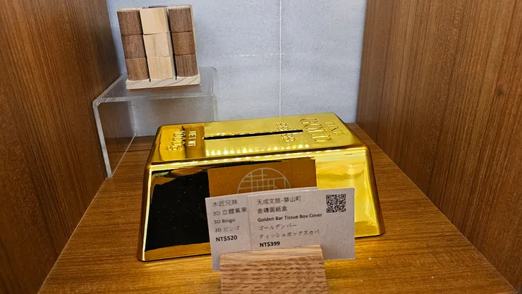 台北花園大酒店的大廳有賣天成飯店集團旗下各間飯店的紀念品!