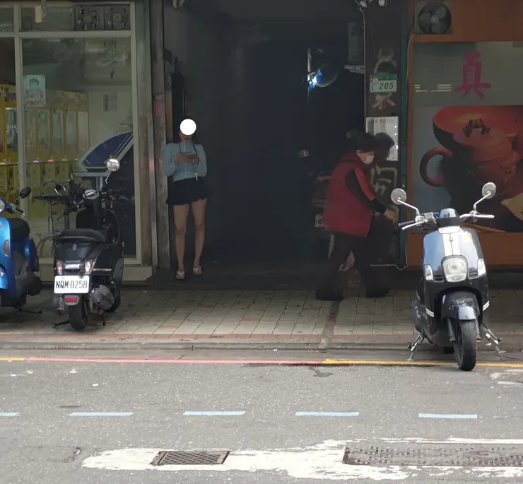 上午便有工作者開始「上工」，只是人數相對較少。