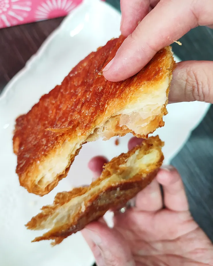 ▴ 《宝泉扁可頌》非常酥脆！層層香酥～