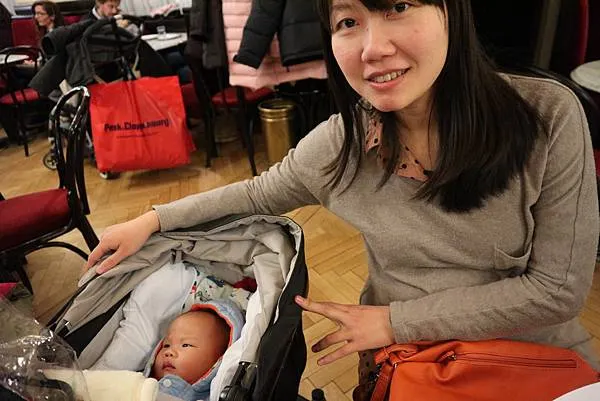 怎麼連照片也拍成這樣歪腰xD