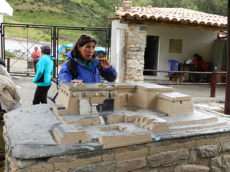 有一個遺址復原模型可以解說