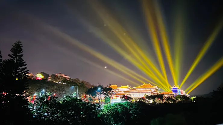 九份的夜晚都沒這麼亮