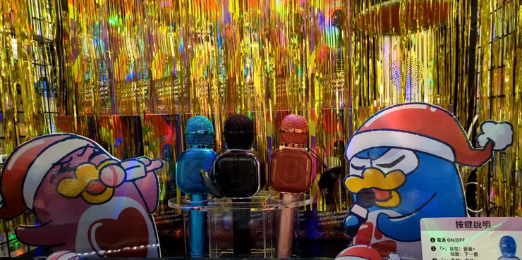 看到戴著聖誕帽，正在高歌的Donpen君