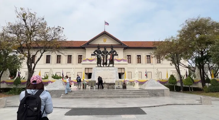 免費參觀，廣場全天 24 小時開放