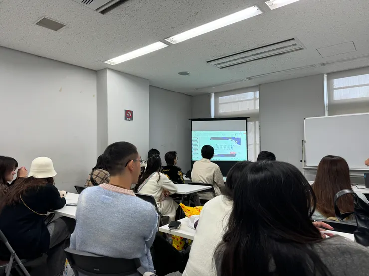 有一個行程是安排去早大跟台灣學生會交流，我覺得這趴好像有點微妙（不是指對方準備的內容，而是在整趟行程的主旨上），但還是麻煩那邊學生會的成員了，感謝他們相助才滿足了老師的願望