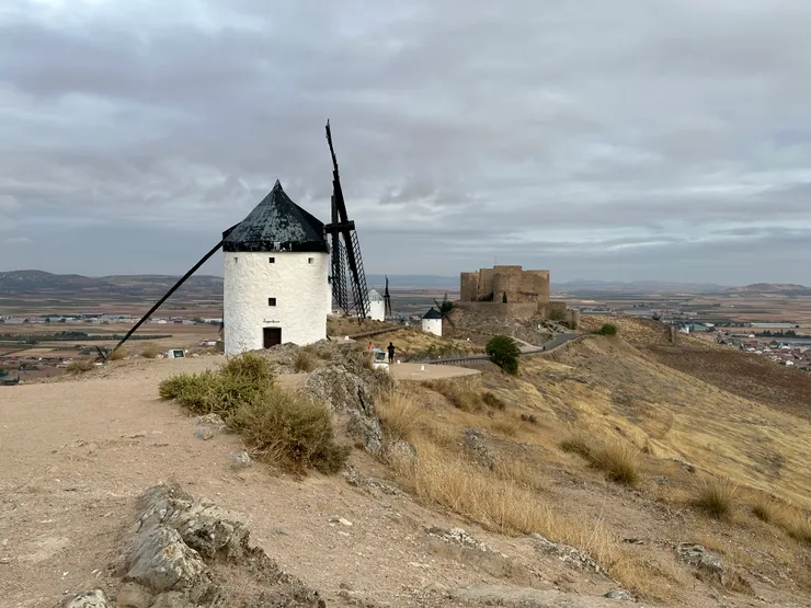 遠處是一座城堡
