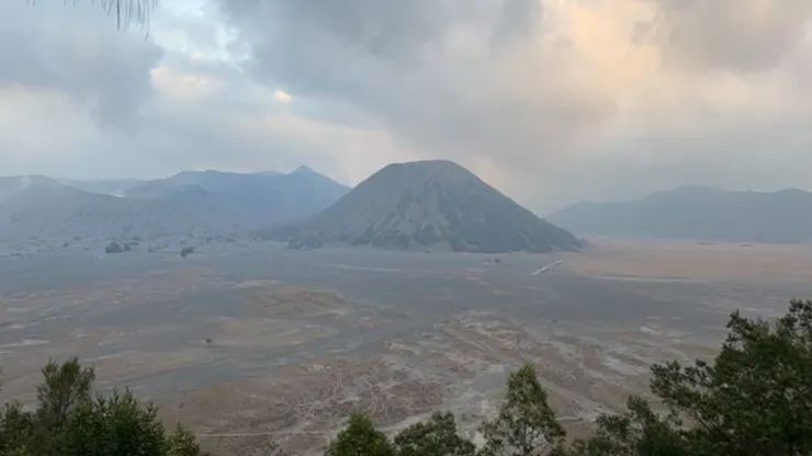 布羅莫火山遠照