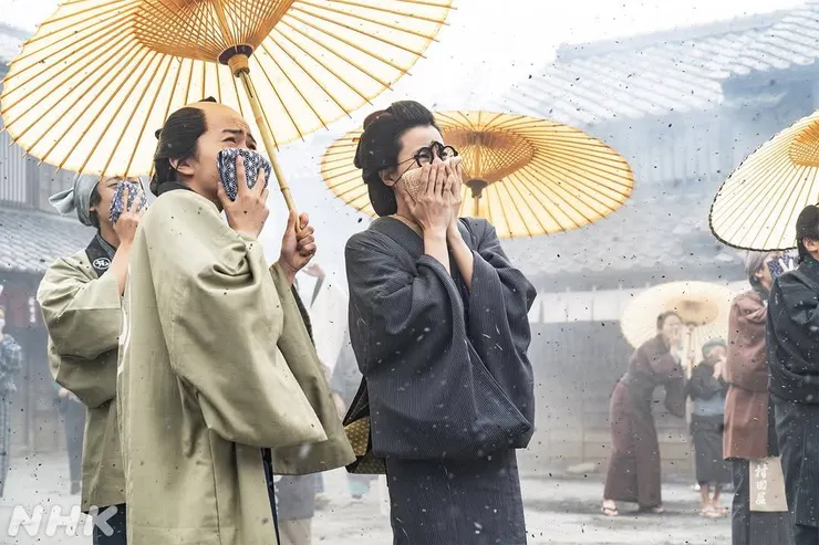 飛灰嚴重到眾人必須掩著口鼻