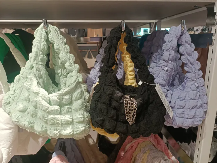 包包超可愛的，但小小一個能裝什麼