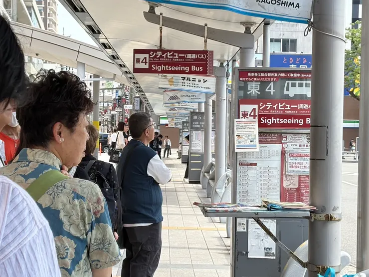 觀光巴士乘車處，車站東邊四號站