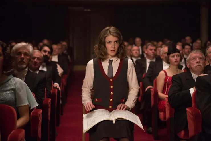 MyVideo劇照 坐在走道的安東尼婭