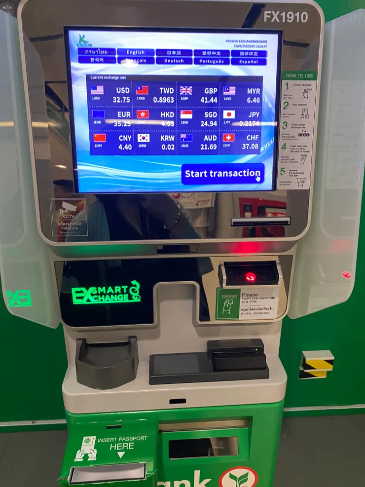曼谷機場中的自動兌鈔機，但匯率不是很好，就是方便而已。