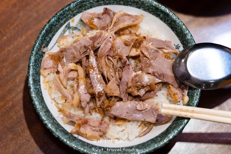 [新營火車站附近美食]華味香鴨肉羹，飄香80年的傳奇滋味！在地人從小吃到大的鴨肉飯，台南新營必吃老店推薦，最新菜單