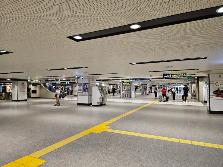 進票口都還有如此大的空間，多個月台通往各地