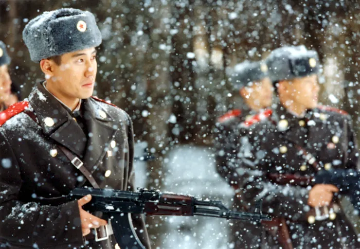 在DMZ中，南北韓兩方軍隊只能互望彼此，不能動武