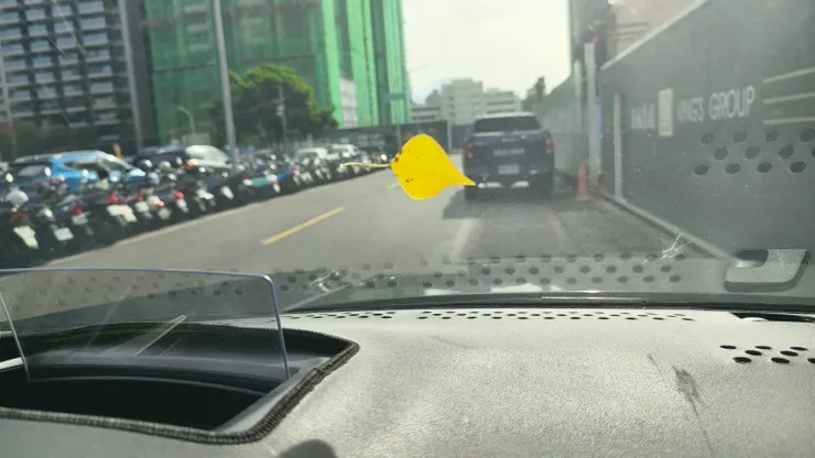 停在玻璃上的一片詩