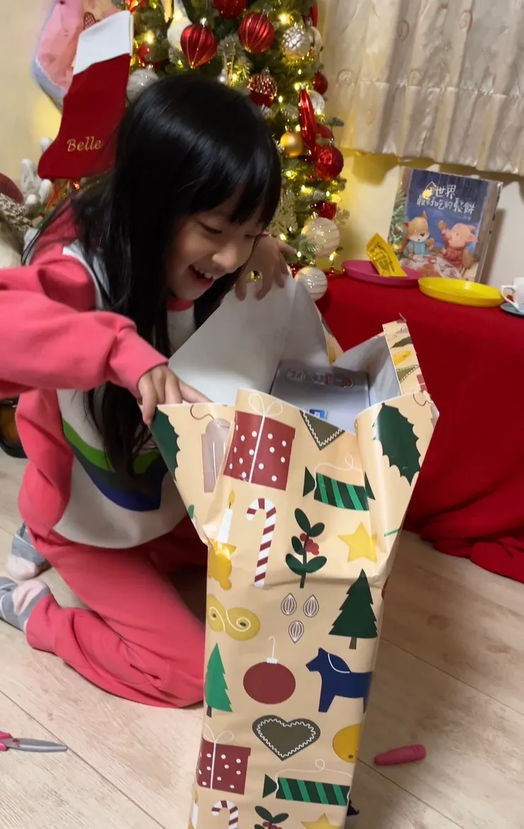 早上拆禮物好開心