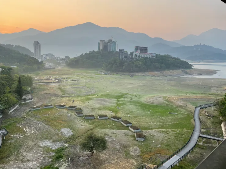 乾枯的日月潭景象