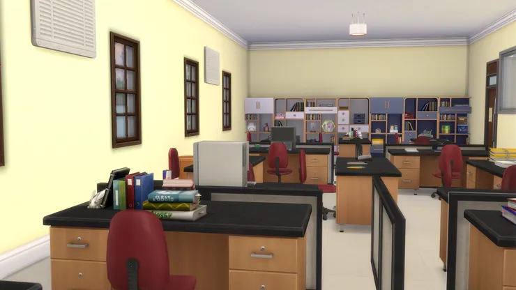 這位老師可能又要教書又要做行政工作。