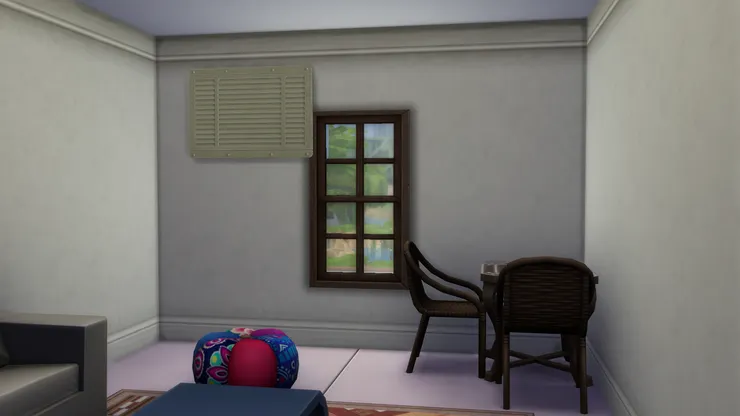 窗子只得一個。這房間大概是半個課室大。