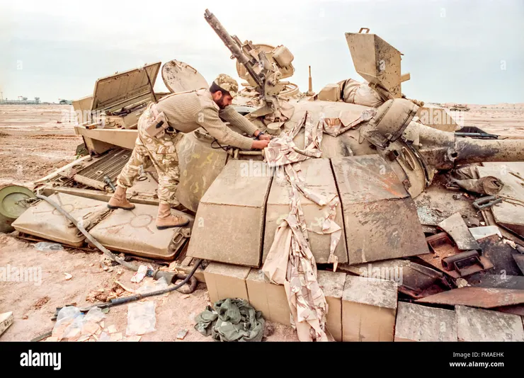 一名卡達軍人在檢查戰後被拋棄的伊拉克T-55戰車,注意該戰車安裝了伊拉克自行發展的複合裝甲模塊,該型號的正式名稱未知,而美國賦予恩格瑪的代號。這些複合裝甲模塊由多片鋼板和橡膠版組合,覆蓋範圍包含砲塔、車體正面與側面,共計32塊,總重估計為4噸,砲塔後方還有用於平衡的配重。砲塔正面模塊的厚度達到375毫米,有資料表明加裝這種模塊的T-55足以抵擋米蘭I型飛彈。這一輛戰車正面的附加裝甲模塊少了一塊且有被攻擊的痕跡,可能是其損失的原因