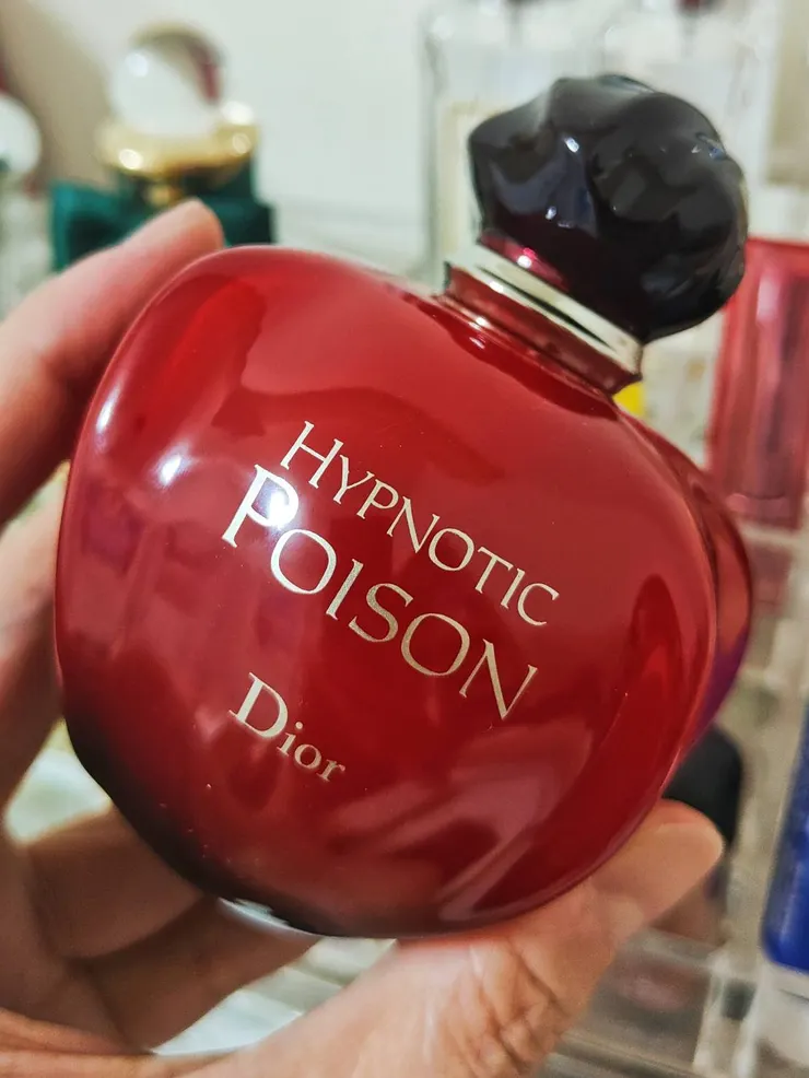紅毒瓶身就像是一顆美麗的紅寶石