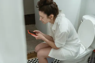 「HOU，晉禾」🌾世上兩大偉大發明——「馬桶」與「手機」