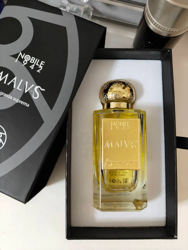 Mavis 香水包裝是採桌屜式的形式