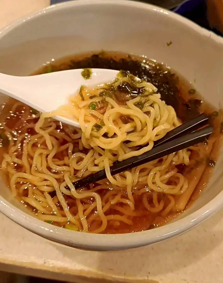 宵夜的醬油拉麵😍