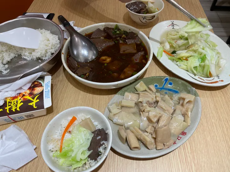 王水成不可以帶外食喔(我沒吃,好孩子不要學~)