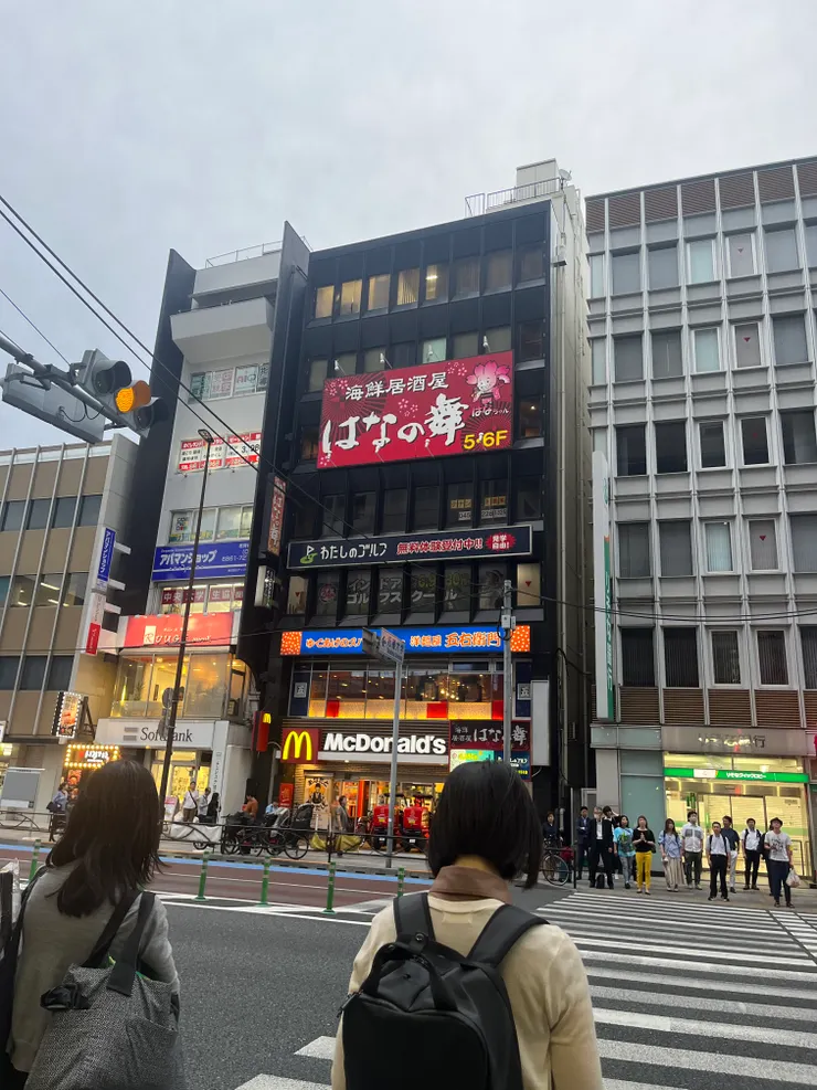 一出茗荷谷車站就看到顯目的麥當勞🍔