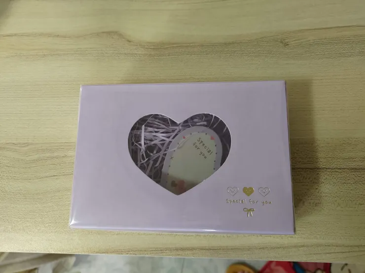 各位是否曾經準備過畢業禮物給同學、朋友、戀人與師長，或是有從親朋好友手中收到畢業禮物的經驗呢？